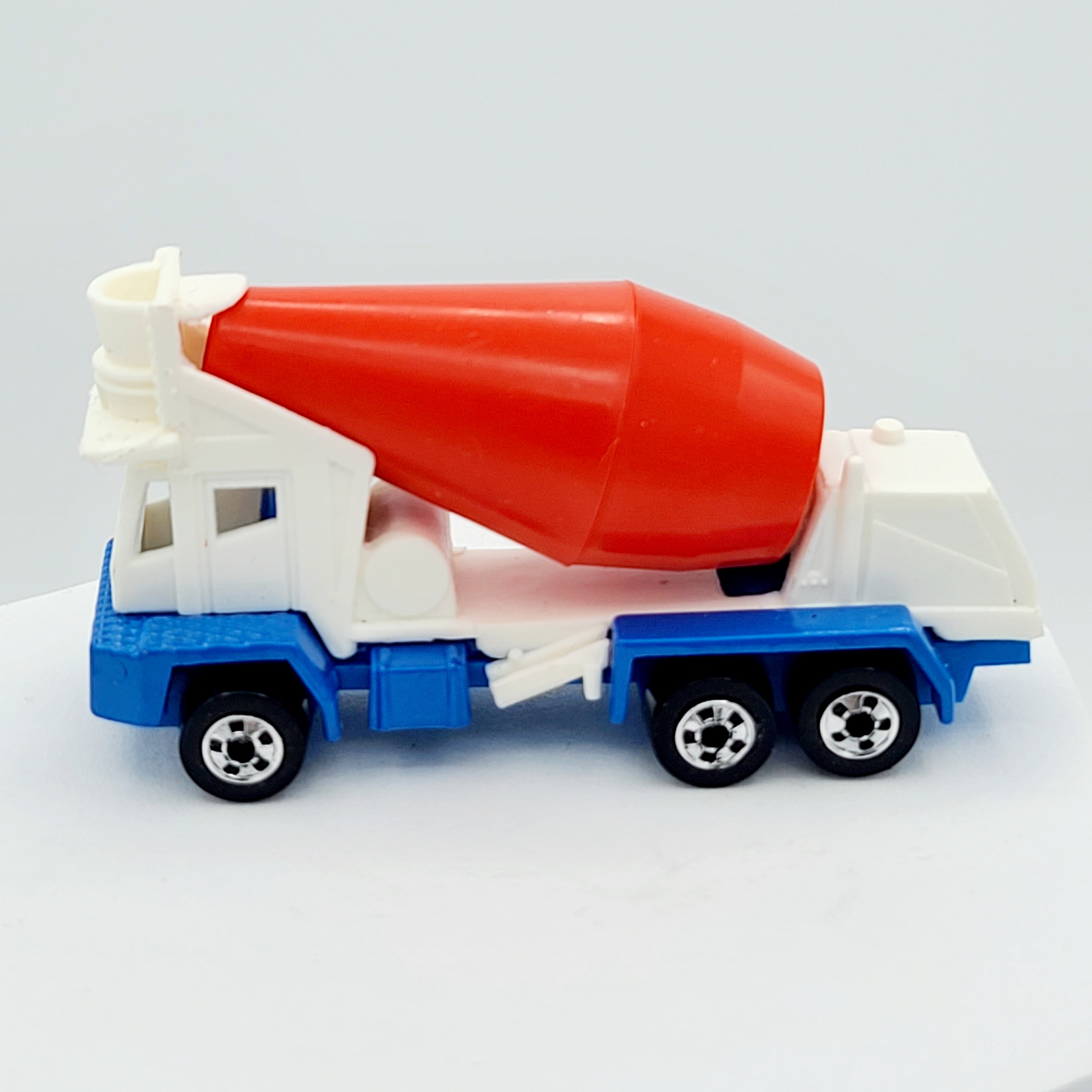 Hot Wheels Oshkosh Cement Mixer (1992 HW Basic)